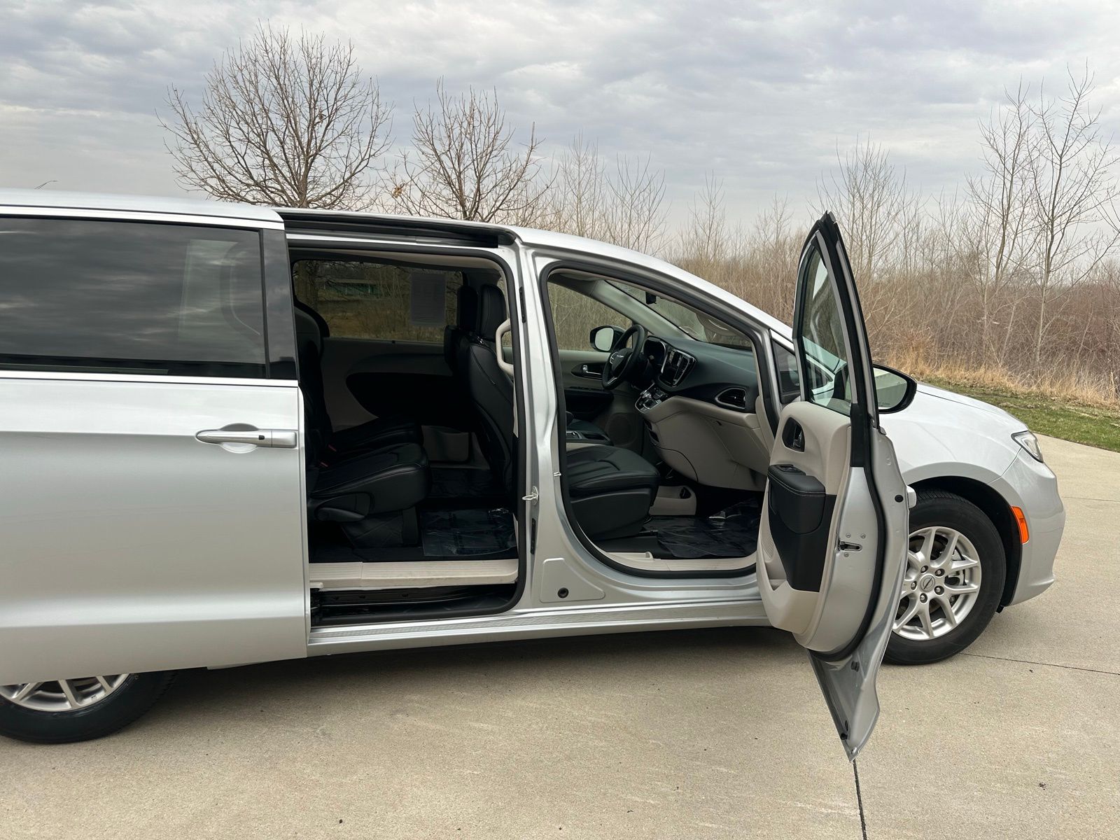 Used 2024 Chrysler Pacifica - photo 9