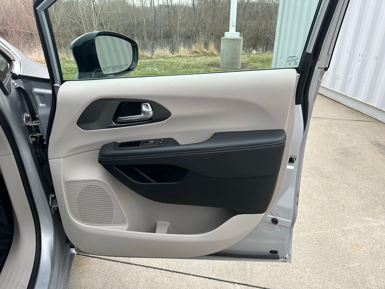 Used 2024 Chrysler Pacifica - photo 10