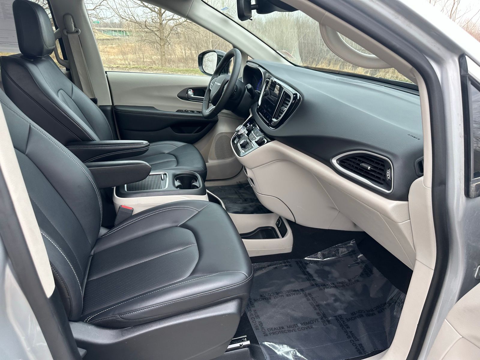 Used 2024 Chrysler Pacifica - photo 11
