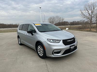 Used 2024 Chrysler Pacifica - photo 1