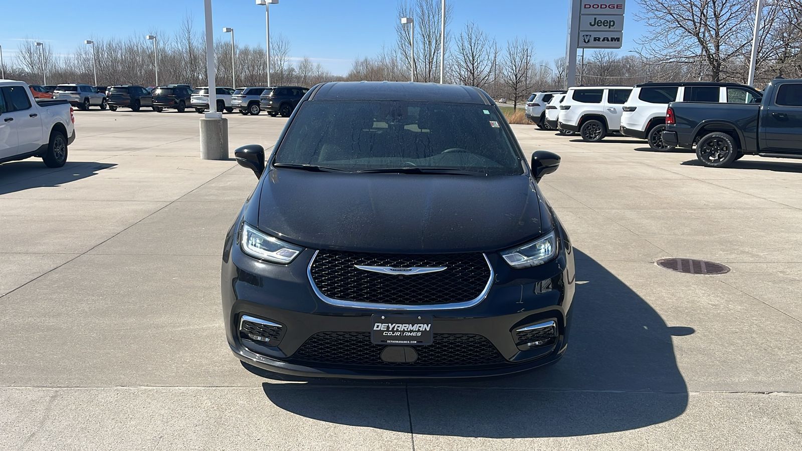 Used 2025 Chrysler Pacifica - photo 5