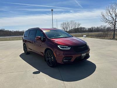 Used 2021 Chrysler Pacifica - photo 1