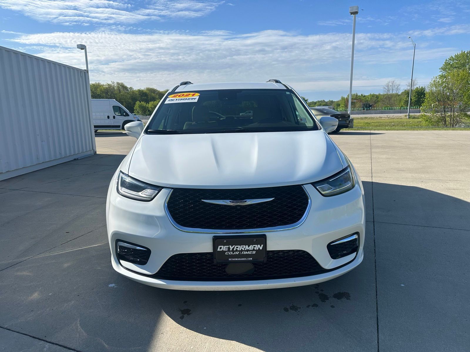 Used 2021 Chrysler Pacifica - photo 2