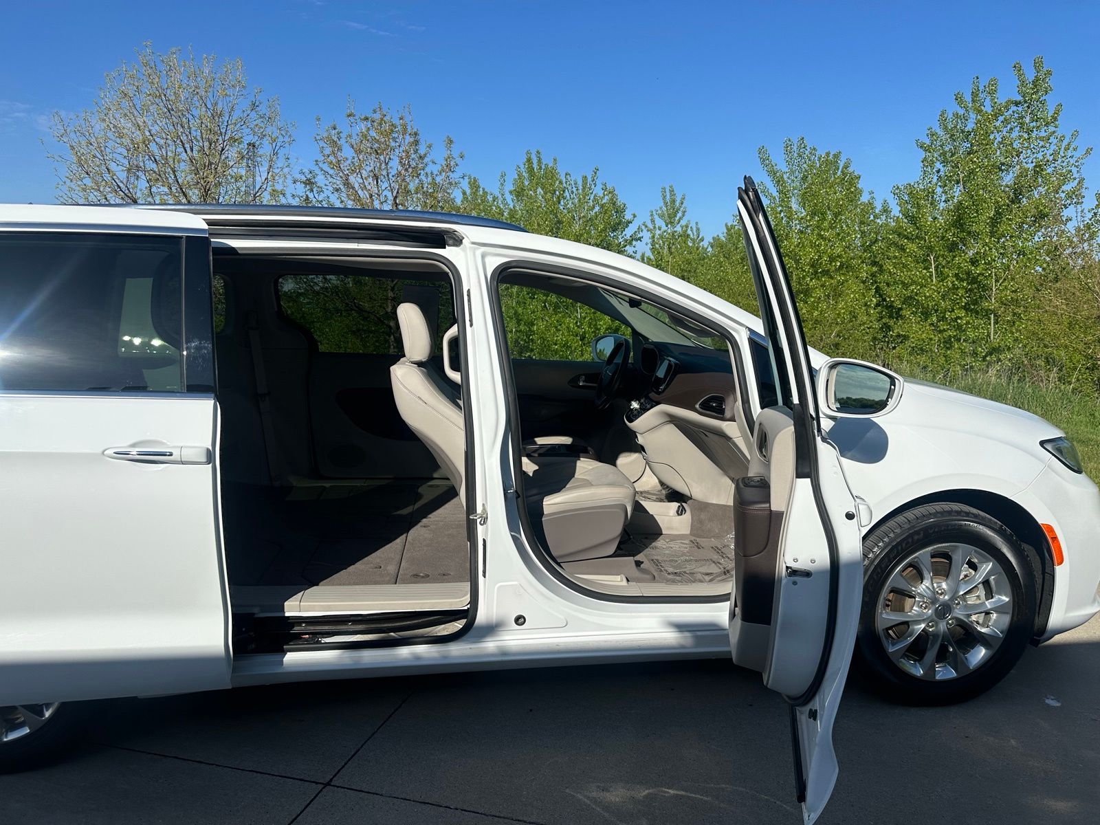 Used 2021 Chrysler Pacifica - photo 9