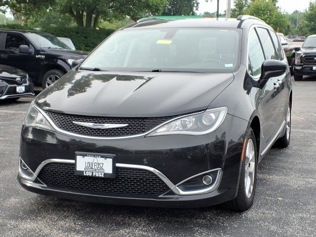 Used 2017 Chrysler Pacifica - photo 2