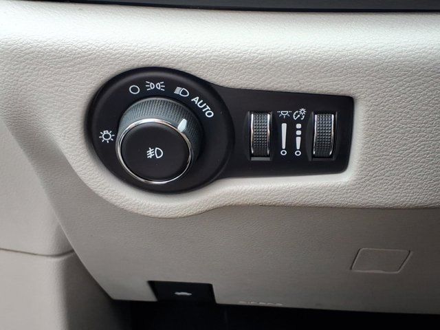 Used 2017 Chrysler Pacifica - photo 23