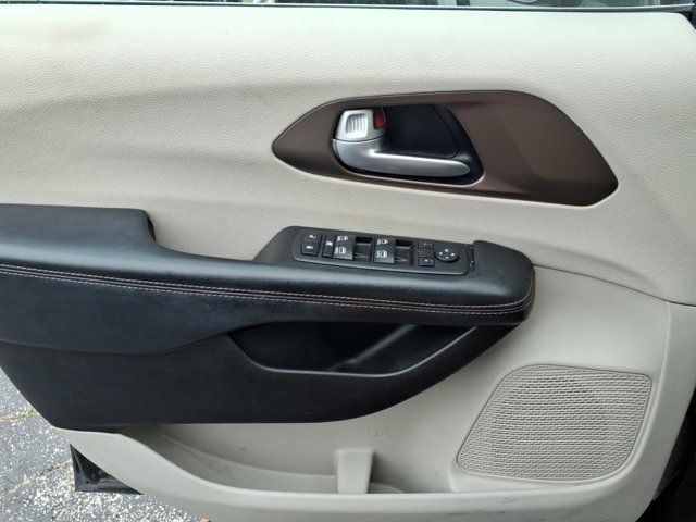 Used 2017 Chrysler Pacifica - photo 24