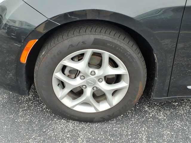 Used 2017 Chrysler Pacifica - photo 32