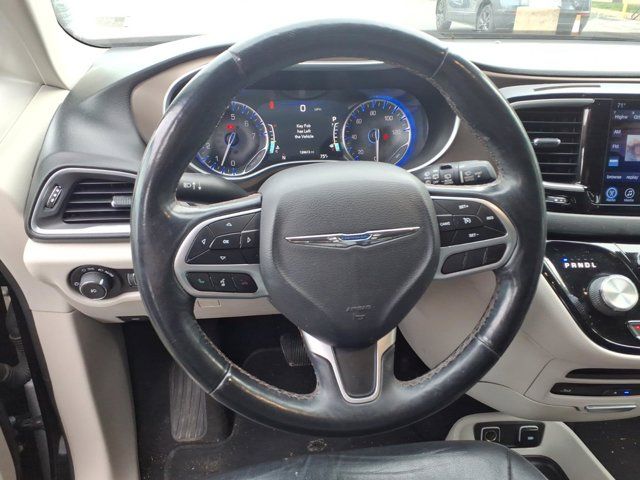 Used 2017 Chrysler Pacifica - photo 9