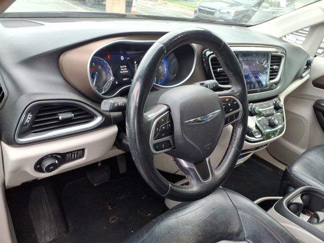 Used 2017 Chrysler Pacifica - photo 10