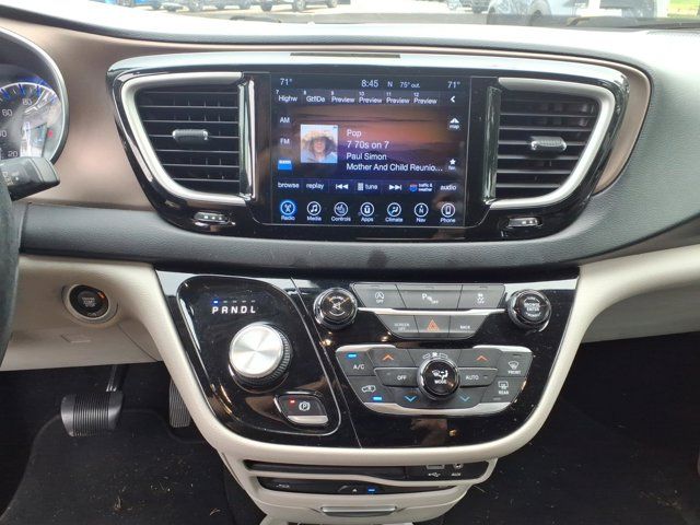 Used 2017 Chrysler Pacifica - photo 11