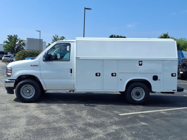 New 2026 Ford E-350 - photo 5