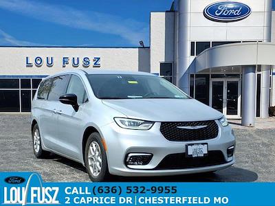 Used 2024 Chrysler Pacifica - photo 1