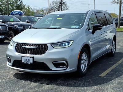 Used 2024 Chrysler Pacifica - photo 1