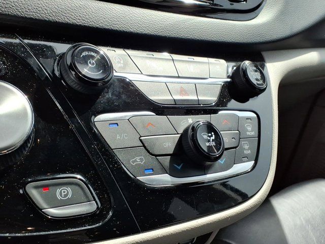 Used 2023 Chrysler Pacifica - photo 18
