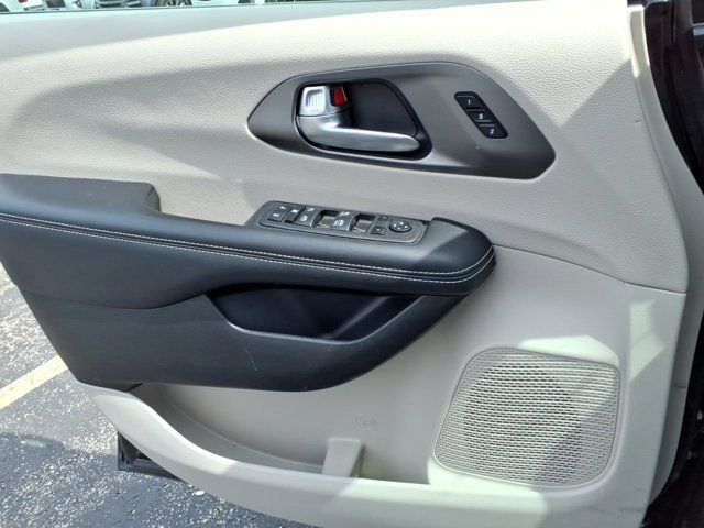 Used 2023 Chrysler Pacifica - photo 27