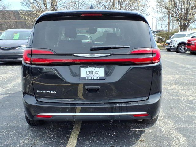 Used 2023 Chrysler Pacifica - photo 5