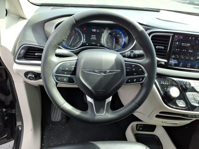 Used 2023 Chrysler Pacifica - photo 11