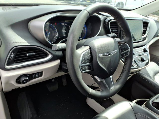 Used 2023 Chrysler Pacifica - photo 12