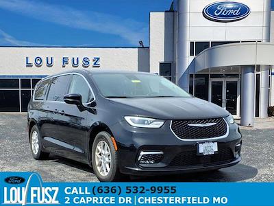 Used 2023 Chrysler Pacifica - photo 1