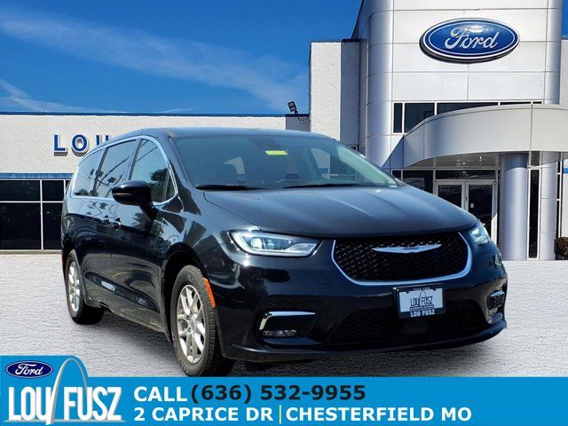 Used 2023 Chrysler Pacifica - photo 1