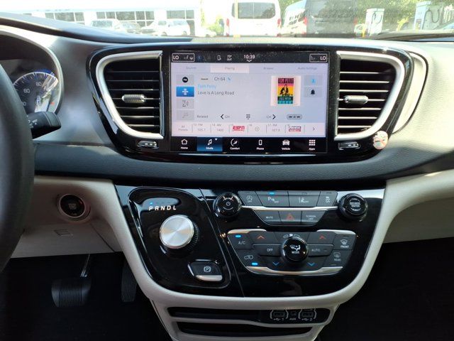 Used 2023 Chrysler Pacifica - photo 12