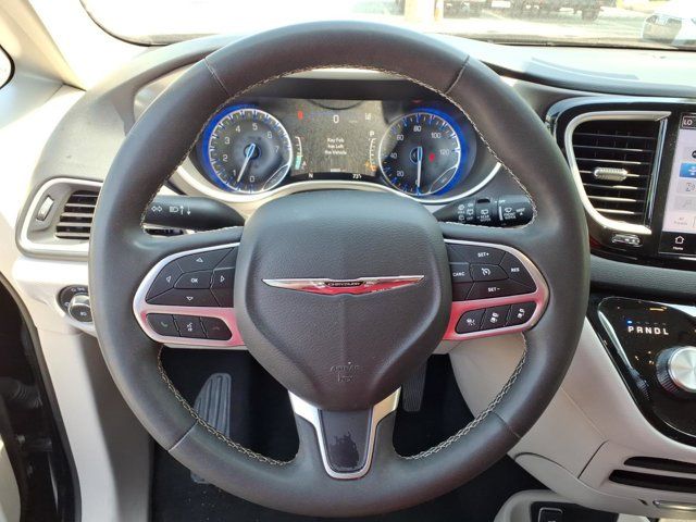 Used 2023 Chrysler Pacifica - photo 22