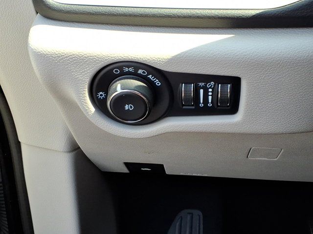 Used 2023 Chrysler Pacifica - photo 24