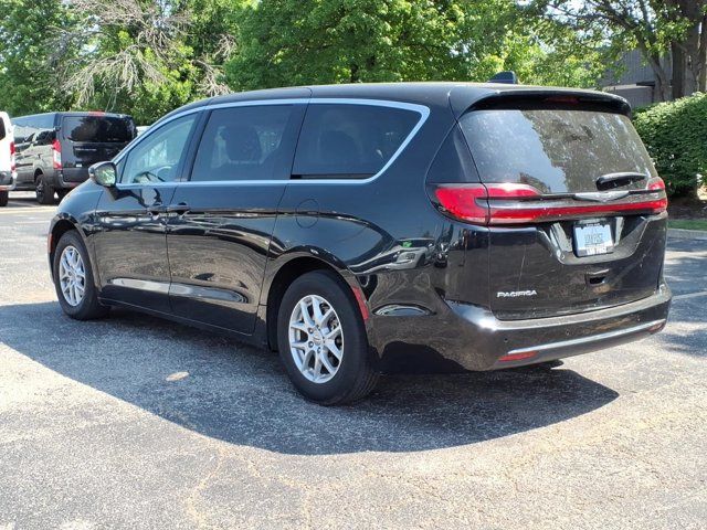 Used 2023 Chrysler Pacifica - photo 7