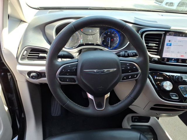 Used 2023 Chrysler Pacifica - photo 9