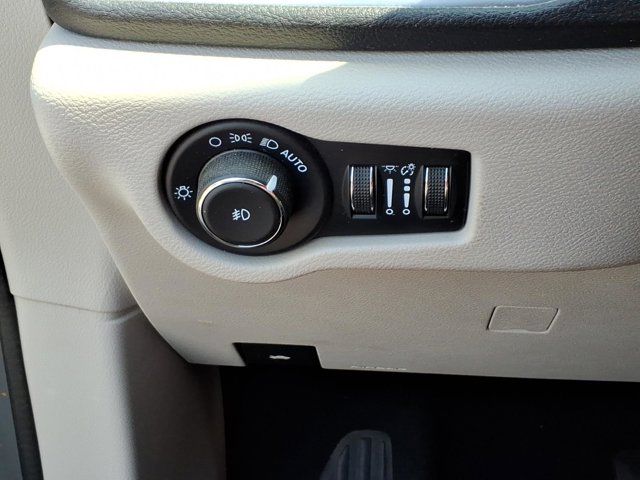 Used 2023 Chrysler Pacifica - photo 23