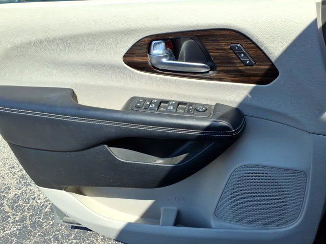 Used 2023 Chrysler Pacifica - photo 24