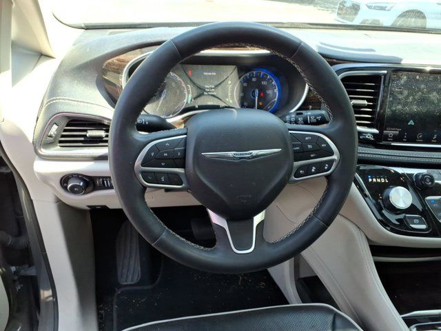 Used 2023 Chrysler Pacifica - photo 9