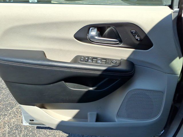 Used 2024 Chrysler Pacifica - photo 25