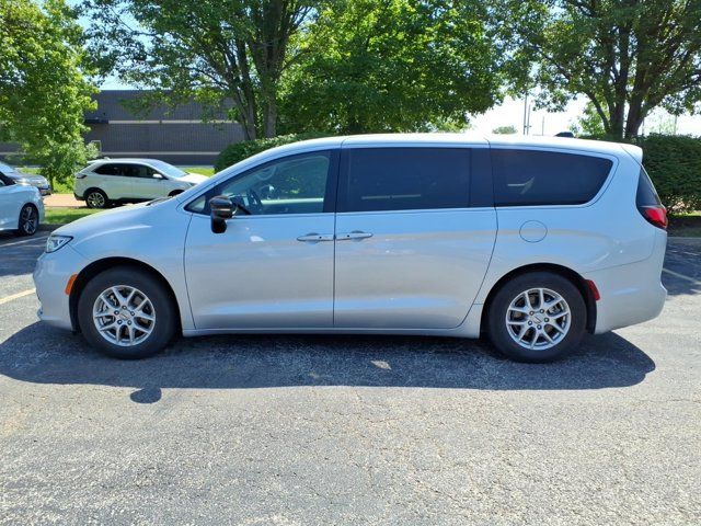 Used 2024 Chrysler Pacifica - photo 6