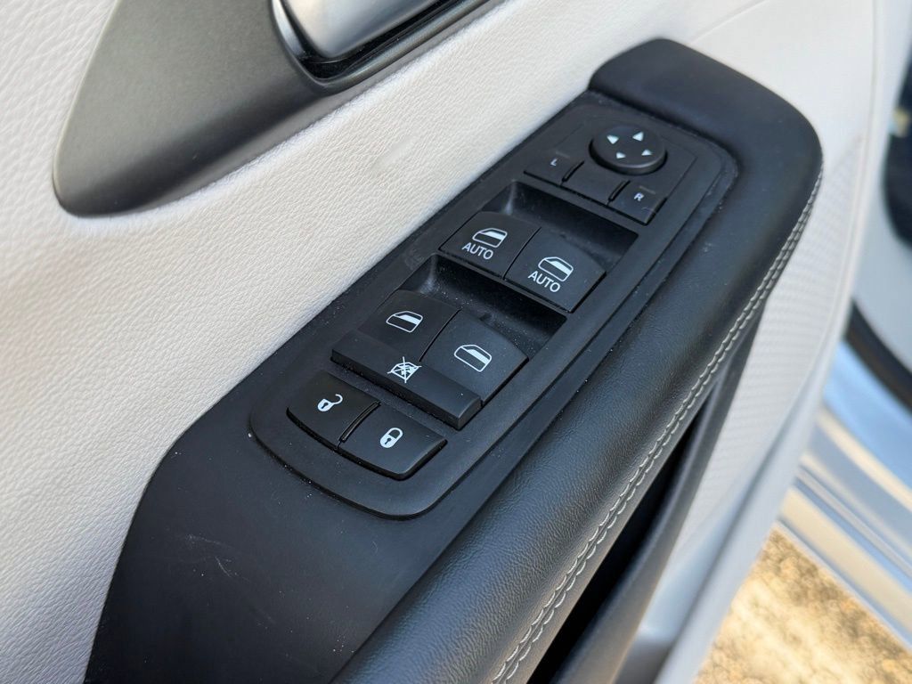 Used 2024 Chrysler Pacifica - photo 13