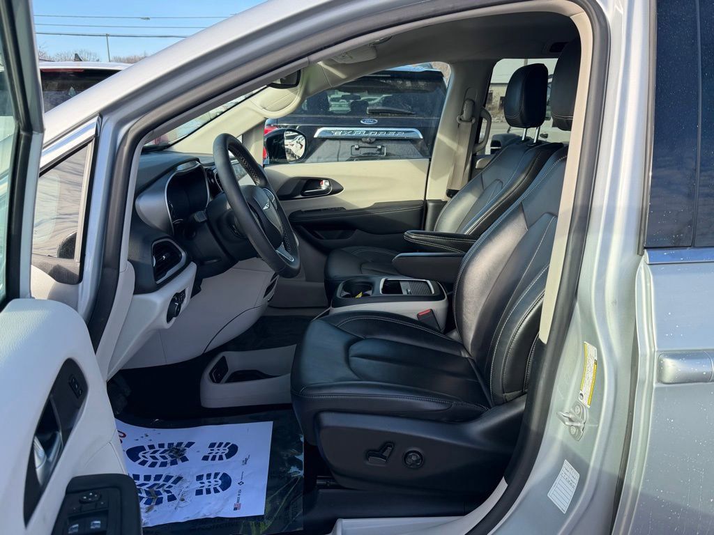 Used 2024 Chrysler Pacifica - photo 14