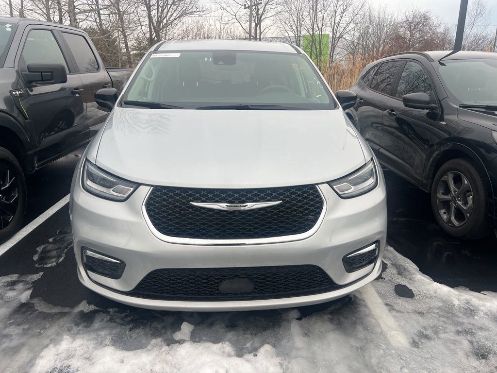 Used 2024 Chrysler Pacifica - photo 5