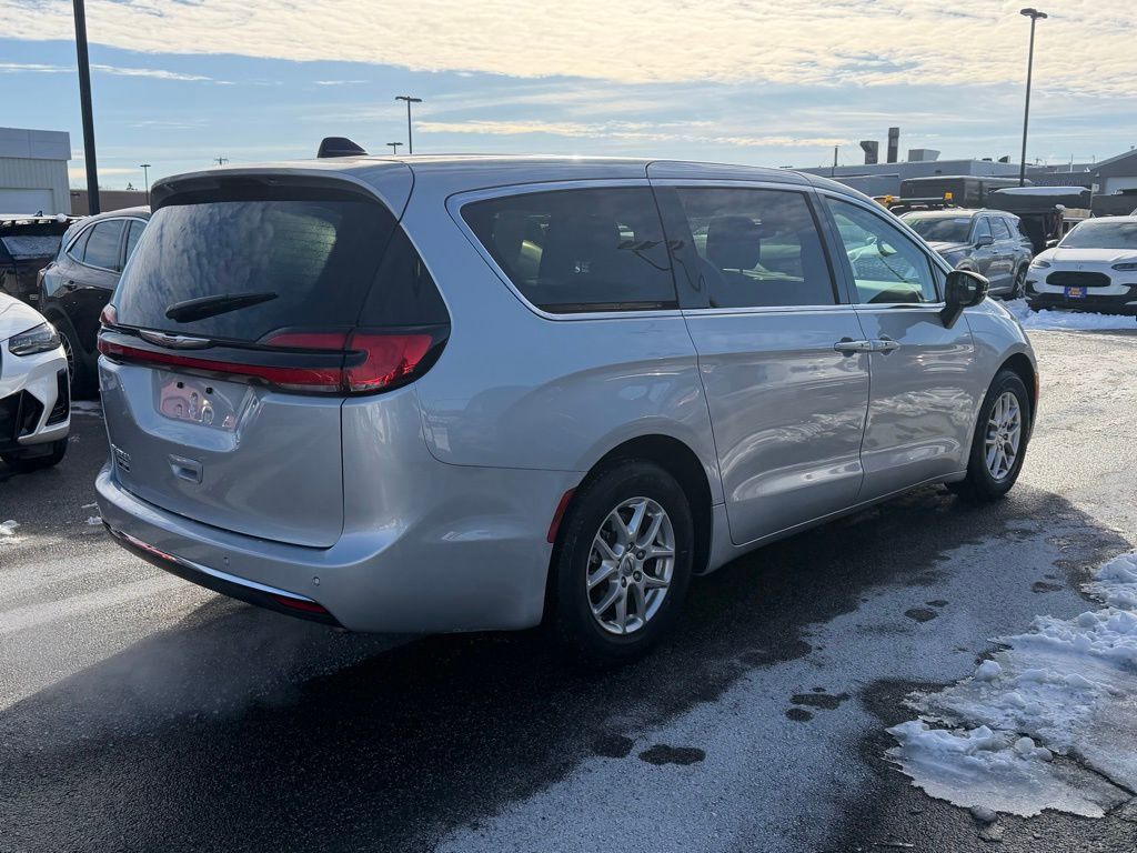 Used 2024 Chrysler Pacifica - photo 11