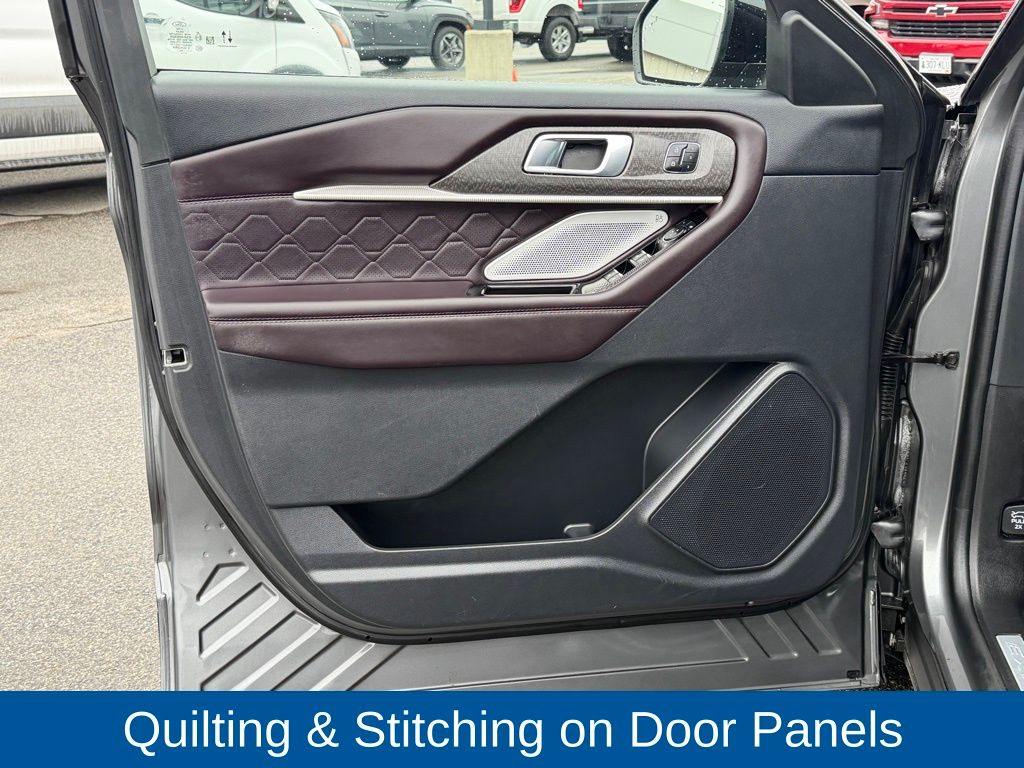 Used 2025 Ford Explorer - photo 17