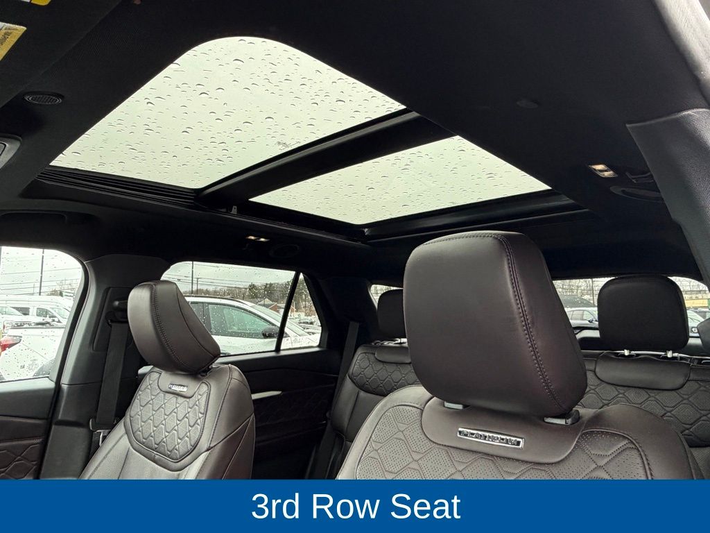 Used 2025 Ford Explorer - photo 8