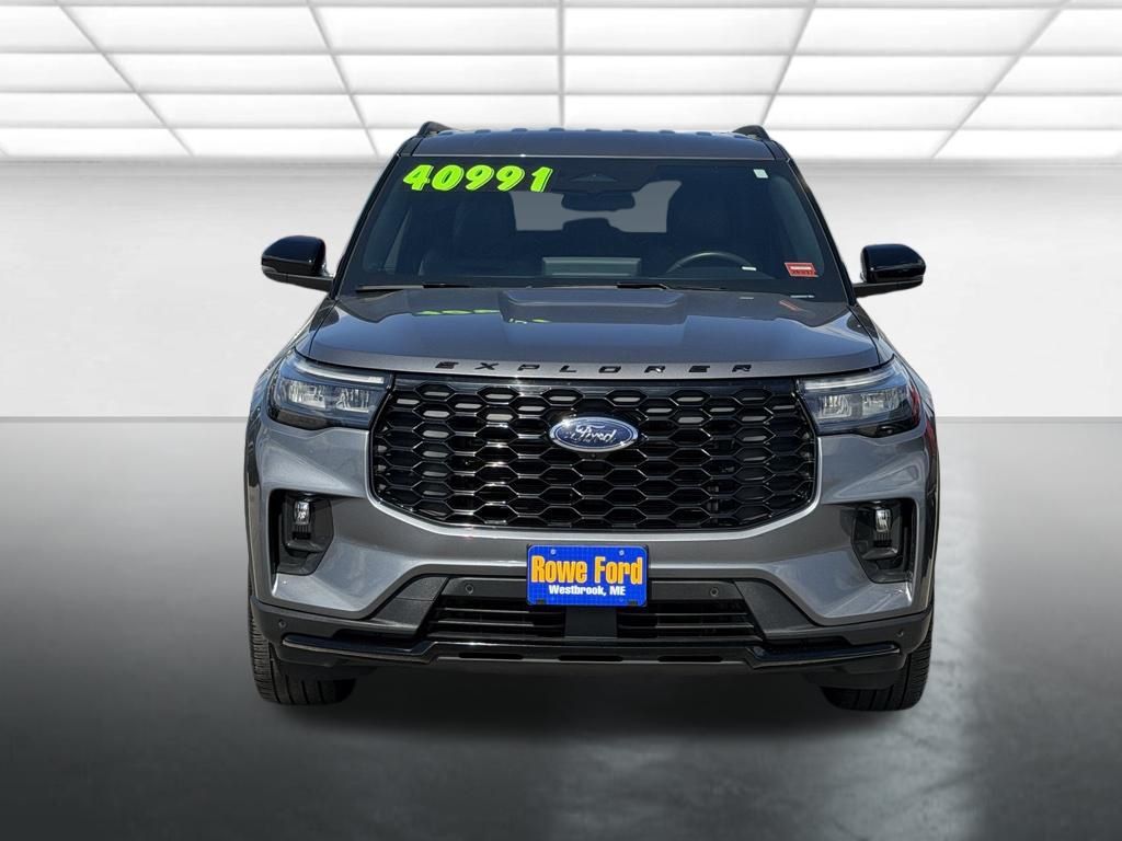 Used 2025 Ford Explorer - photo 2