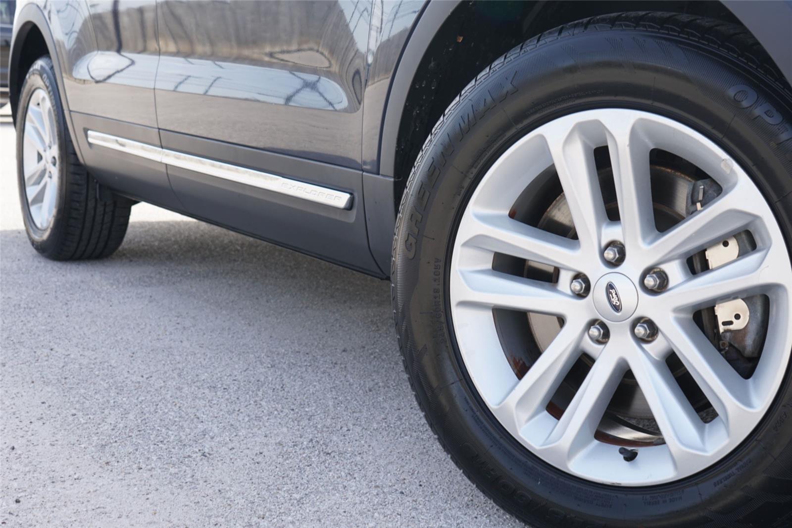 Used 2017 Ford Explorer - photo 2