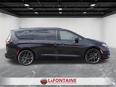 2022 Chrysler Pacifica FWD Minivan for sale #5U0674N - photo 1