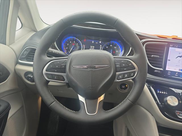 Used 2024 Chrysler Pacifica - photo 14