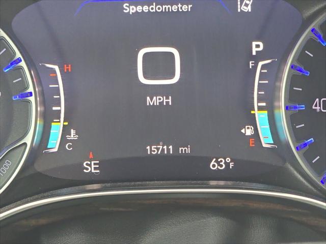 Used 2024 Chrysler Pacifica - photo 2