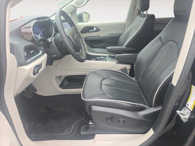 Used 2024 Chrysler Pacifica - photo 24
