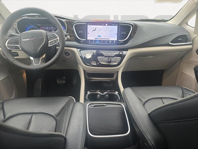 Used 2024 Chrysler Pacifica - photo 5