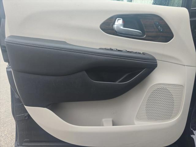 Used 2024 Chrysler Pacifica - photo 31
