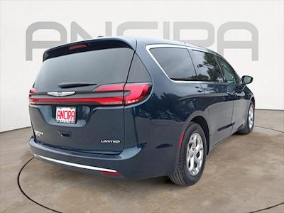 Used 2024 Chrysler Pacifica - photo 2